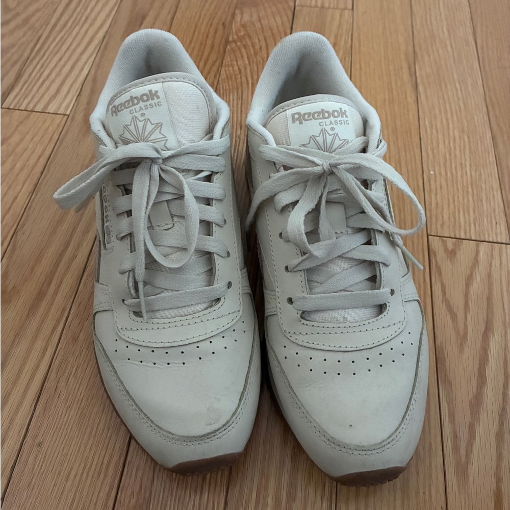 Women’s Size 7 Reebok Classic Leather Sneakers in Alabaster Beige - Picture 9 of 9